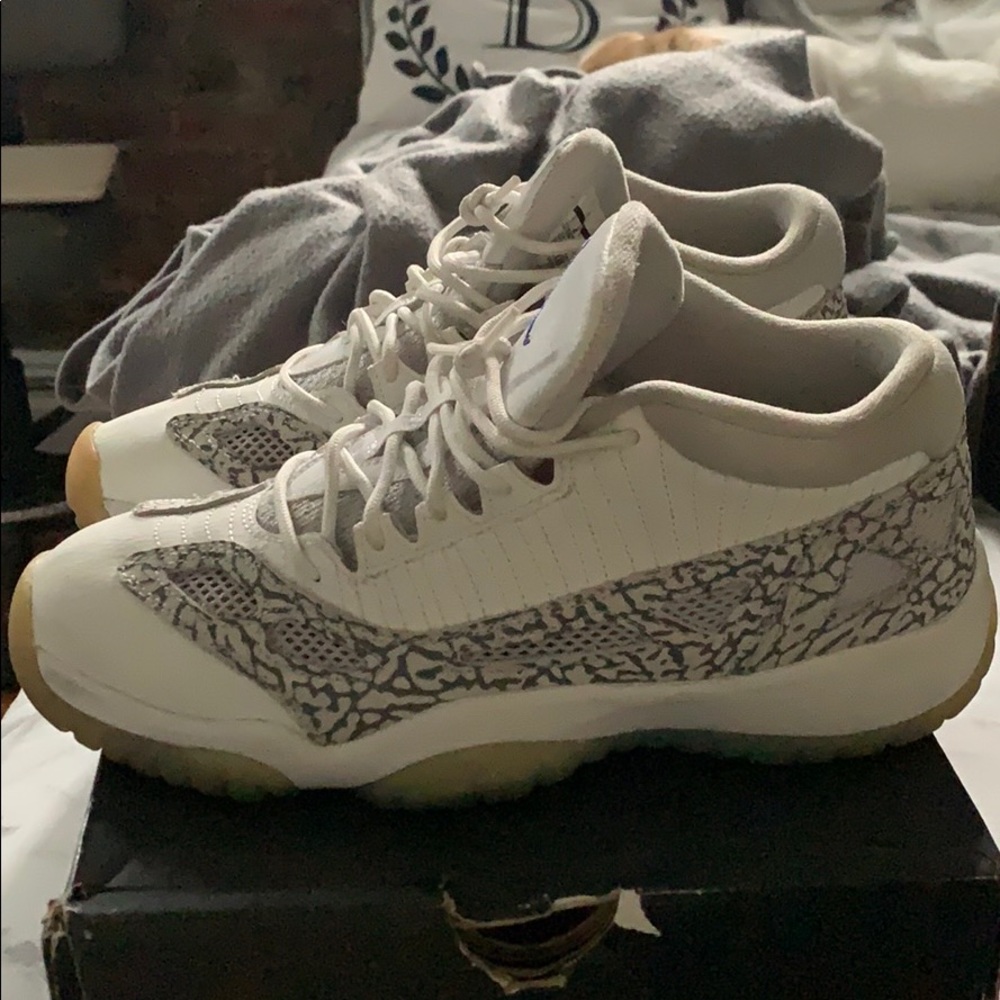 Jordan 11 Retro Low Cobalt Sen Cement Grey